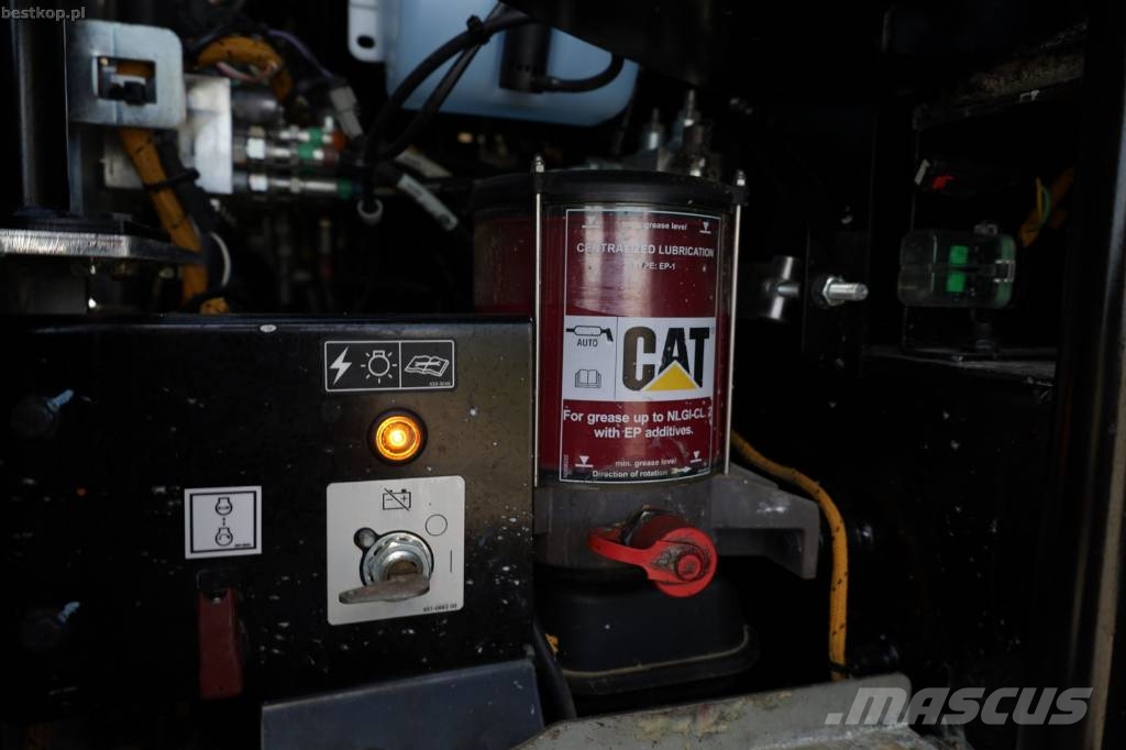 CAT M317F Wielgraafmachines