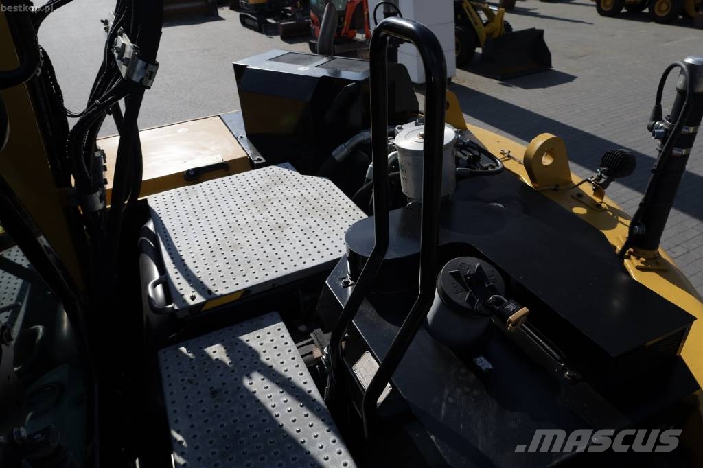 CAT M317F Wielgraafmachines