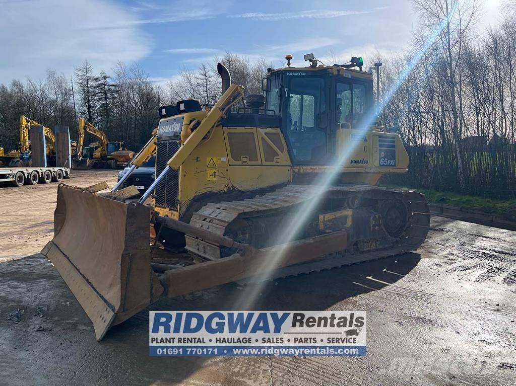 Komatsu D 65 PXi بلدوزرات مجنزرة