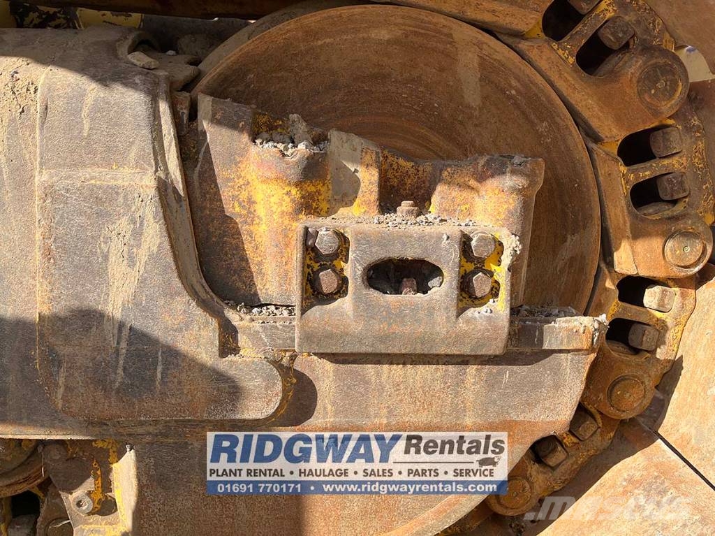Komatsu D 65 PXi بلدوزرات مجنزرة