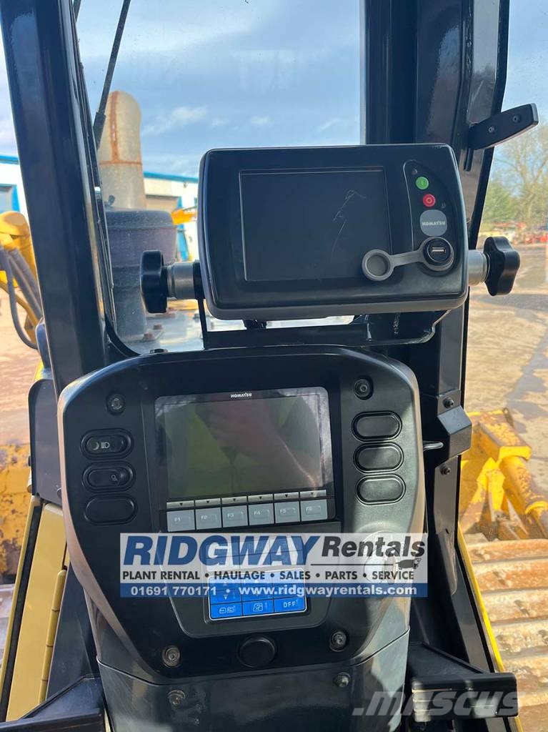 Komatsu D 65 PXi بلدوزرات مجنزرة
