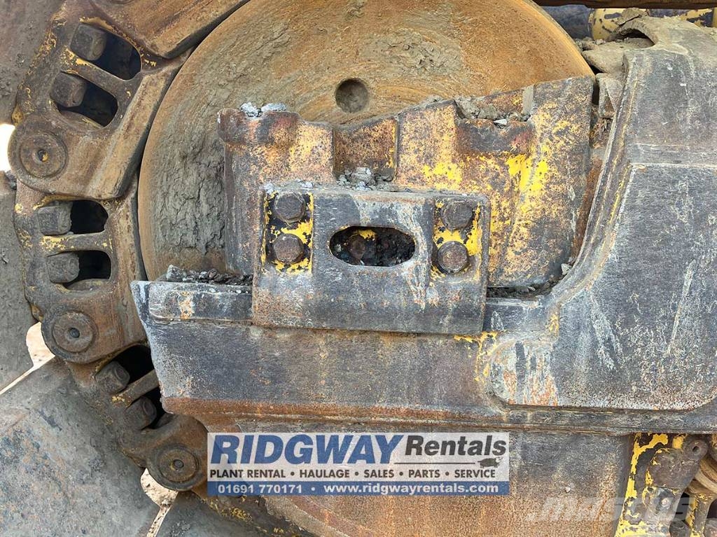 Komatsu D 65 PXi بلدوزرات مجنزرة