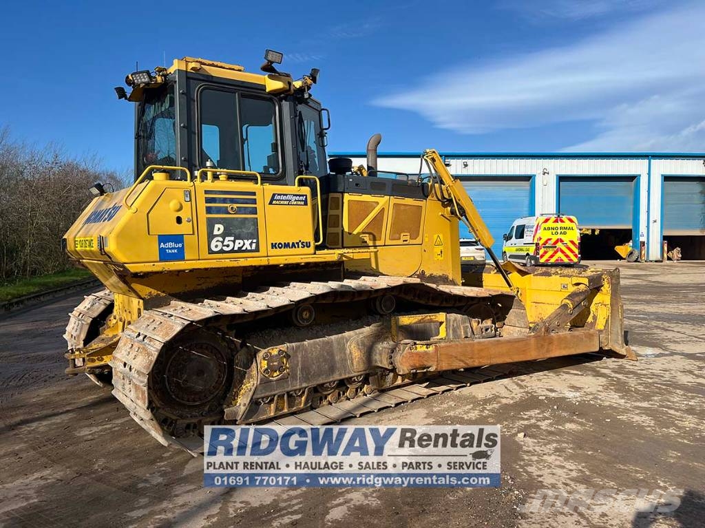 Komatsu D 65 PXi بلدوزرات مجنزرة