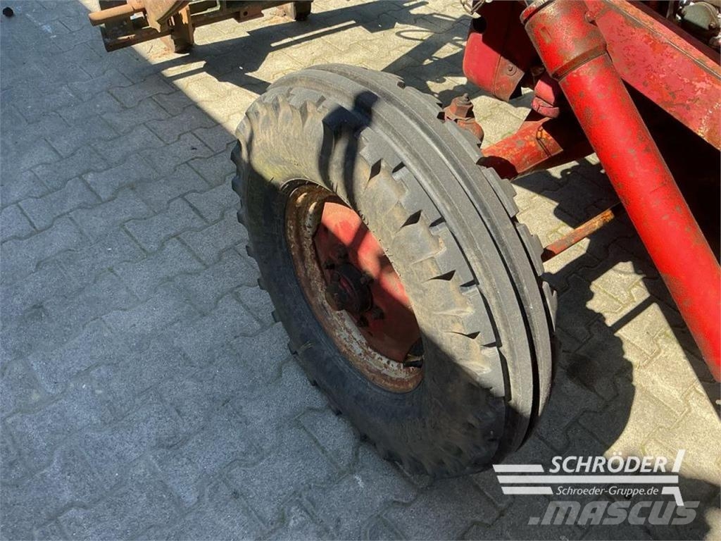 Case IH D 439 Трактори