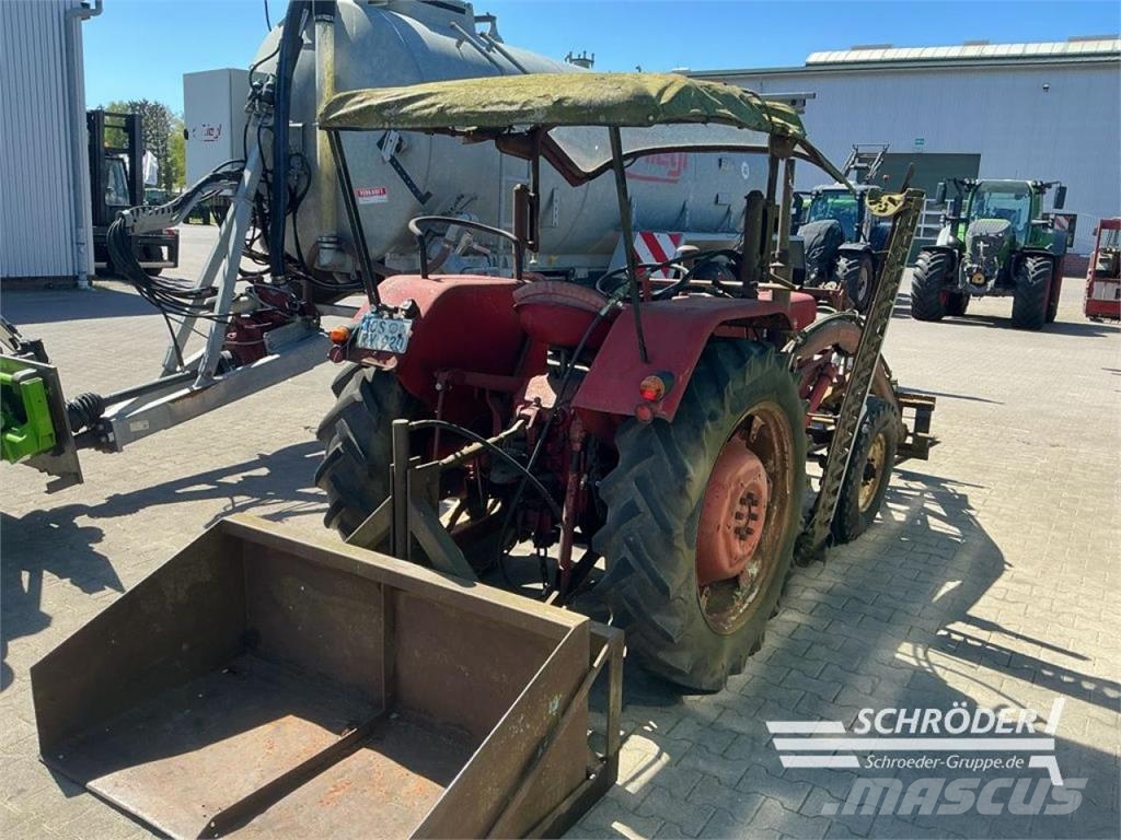 Case IH D 439 Трактори