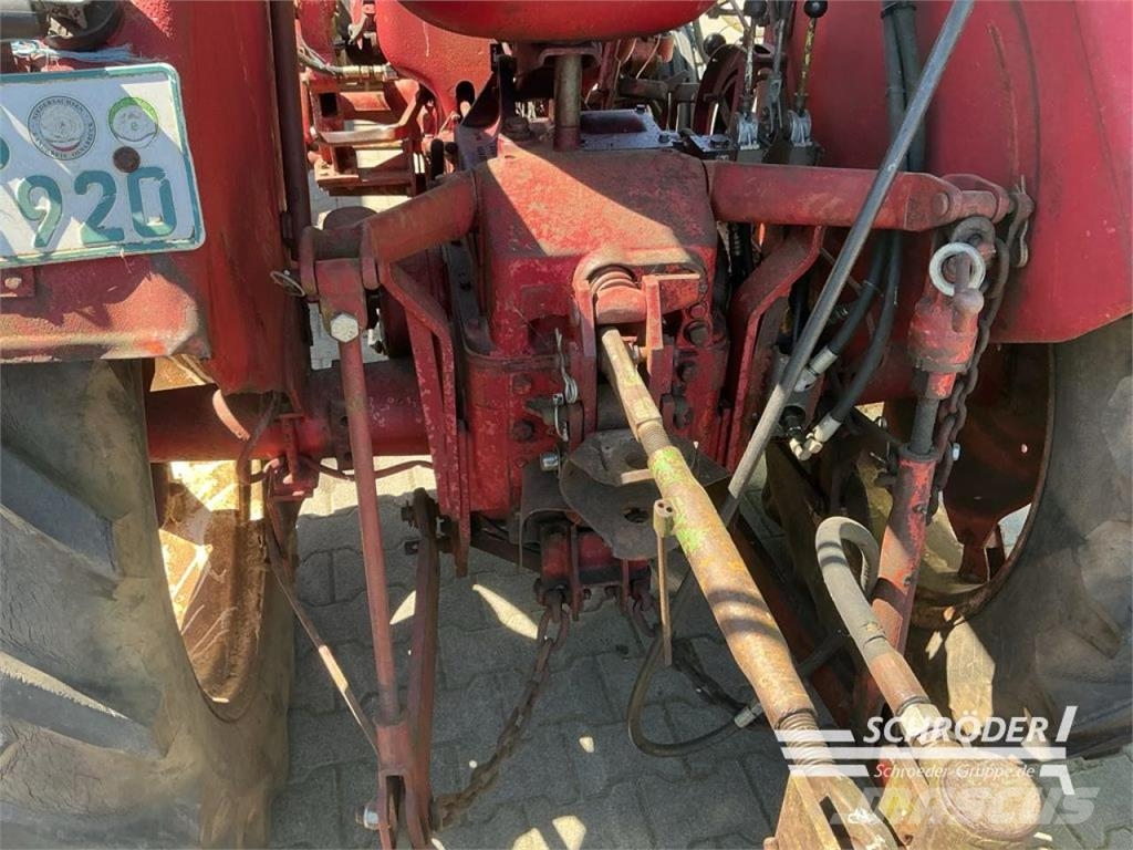 Case IH D 439 Трактори