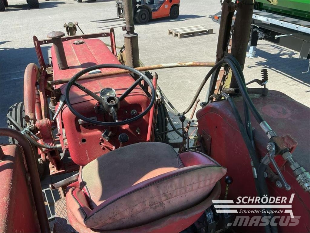 Case IH D 439 Трактори