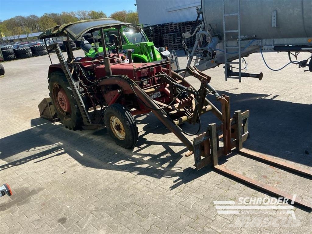 Case IH D 439 Трактори