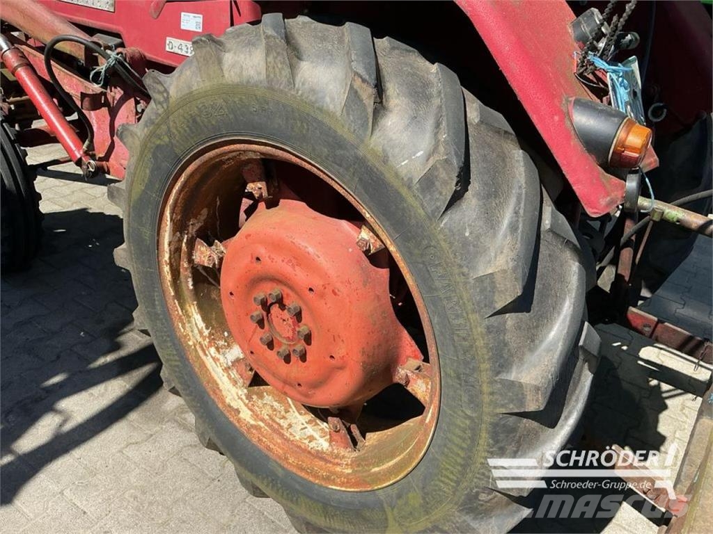 Case IH D 439 Трактори