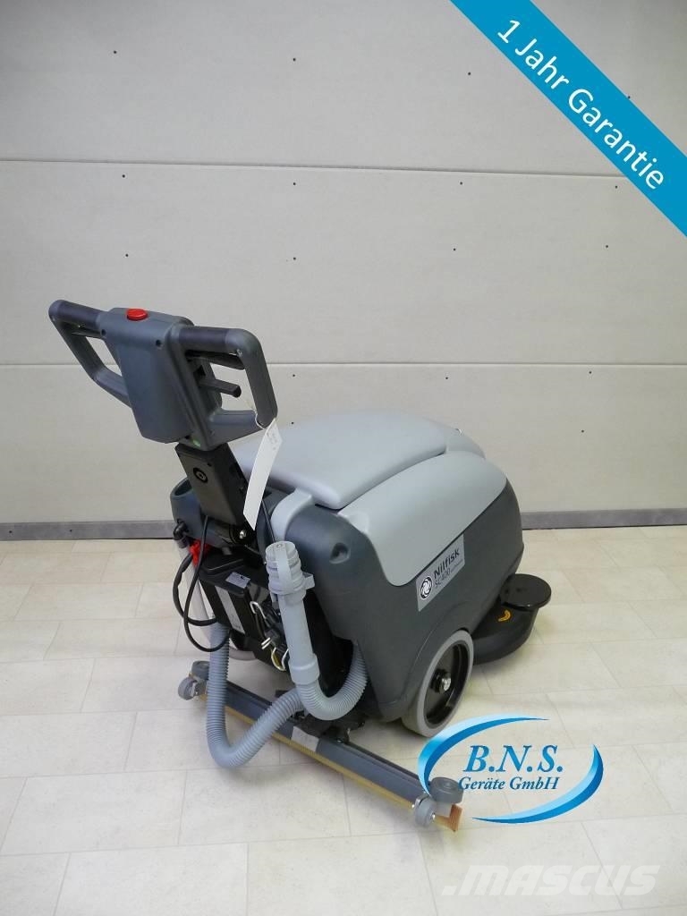 Nilfisk Scheuersaugmaschine SC 400 Підмітальні машини