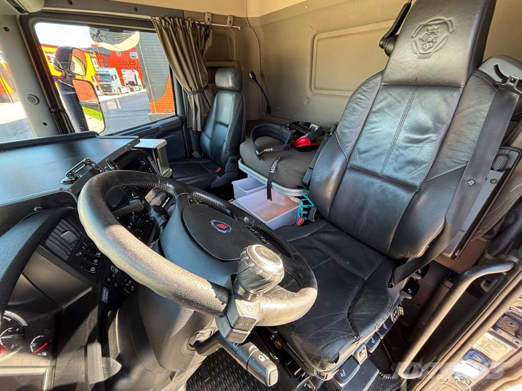 Scania R 450 8x4*4 PK 27002 / PALFINGER 20 ton / L=5200 m Smagās mašīnas ar celtni