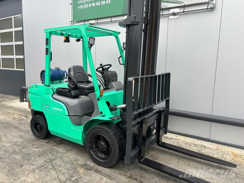 Mitsubishi FG35NT Heftruck شاحنات LPG