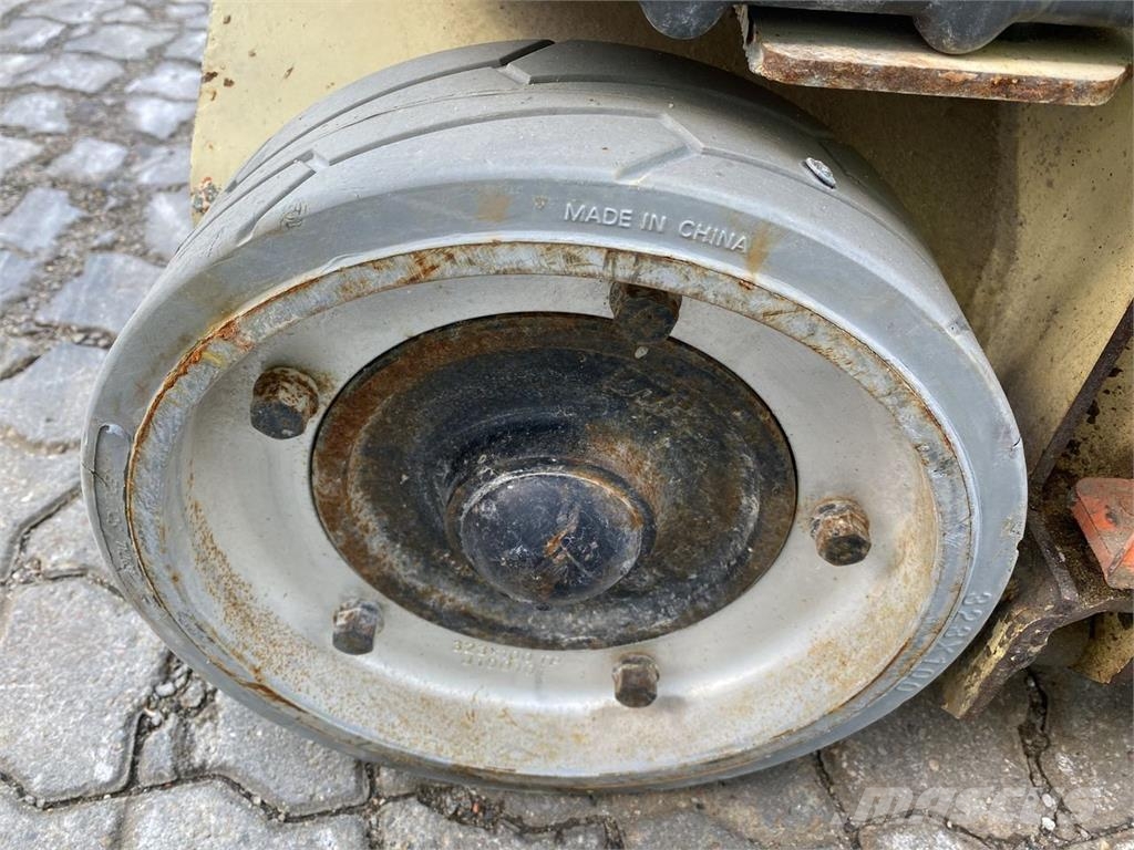 JLG 1230ES Henkilönostimet ja nostolaitteet