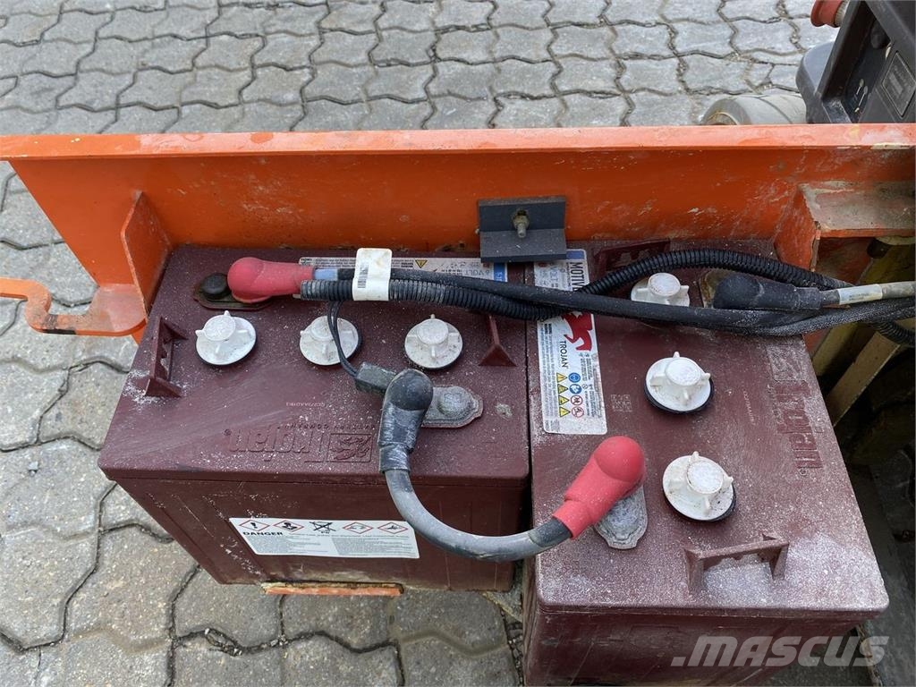 JLG 1230ES Henkilönostimet ja nostolaitteet