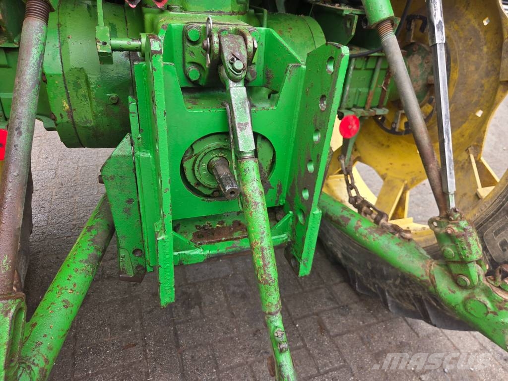 John Deere 3040 Traktory
