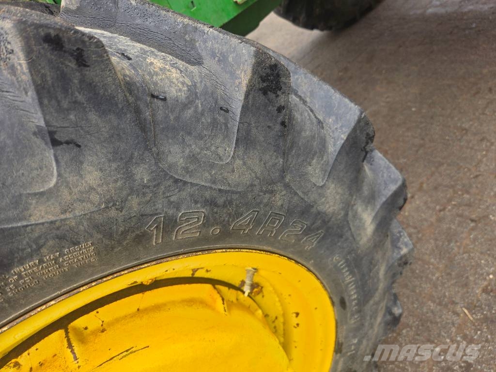 John Deere 3040 Traktory