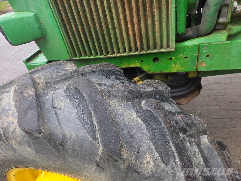 John Deere 3040 Traktory