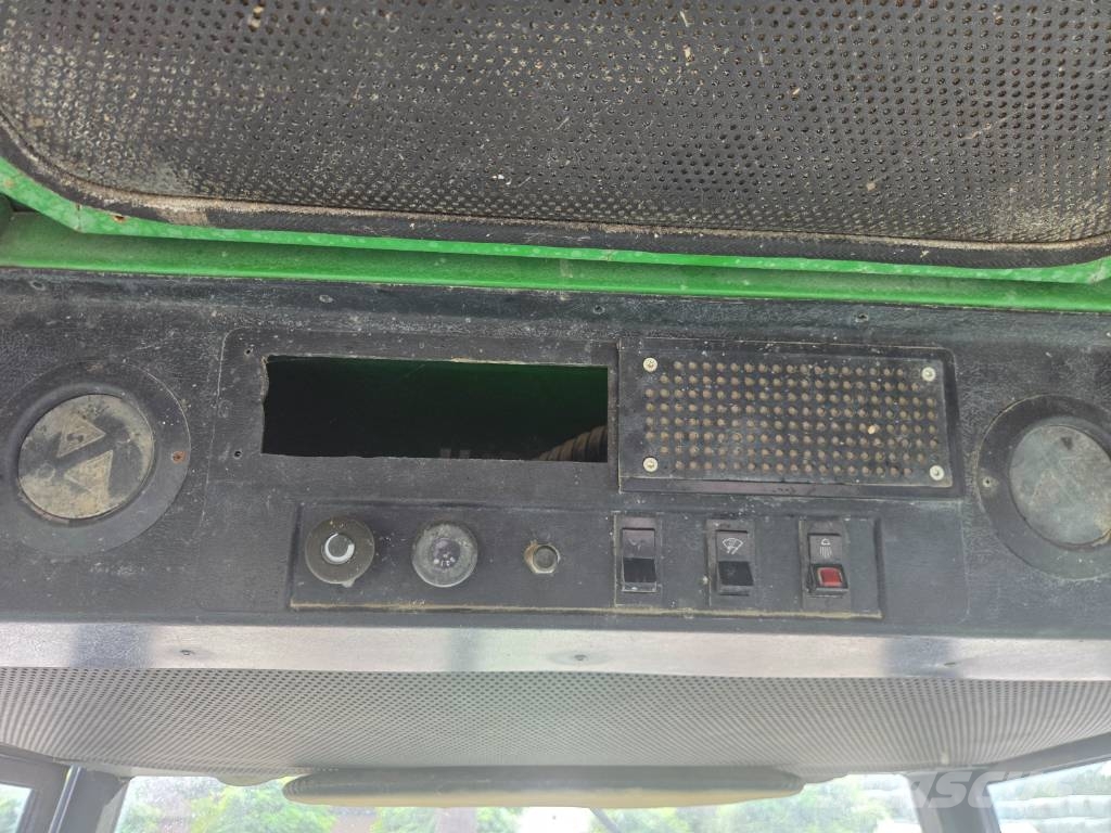 John Deere 3040 Traktory
