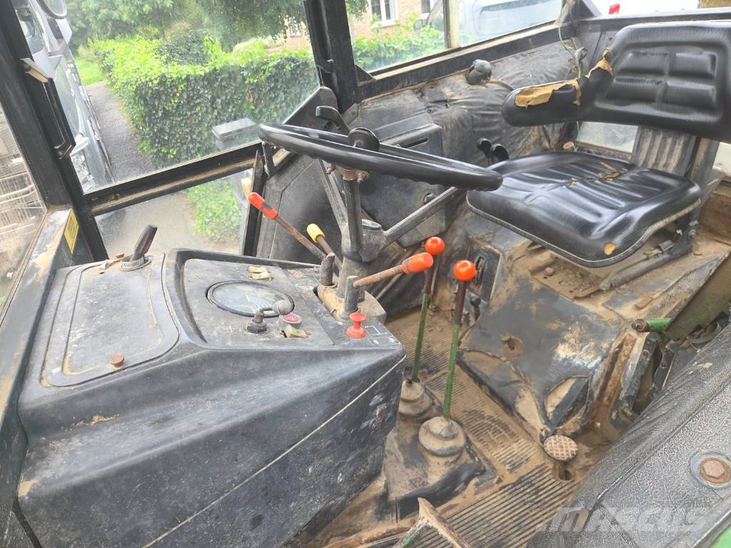 John Deere 3040 Traktory