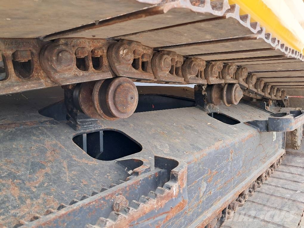 Komatsu PC170LC-11 حفارات زحافة