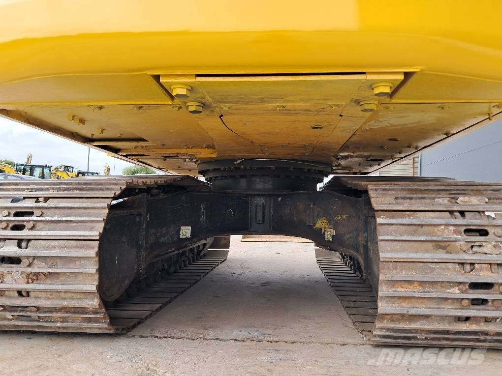 Komatsu PC170LC-11 حفارات زحافة