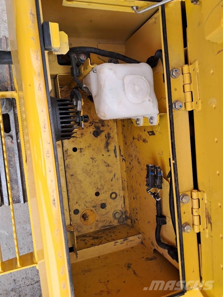 Komatsu PC170LC-11 حفارات زحافة
