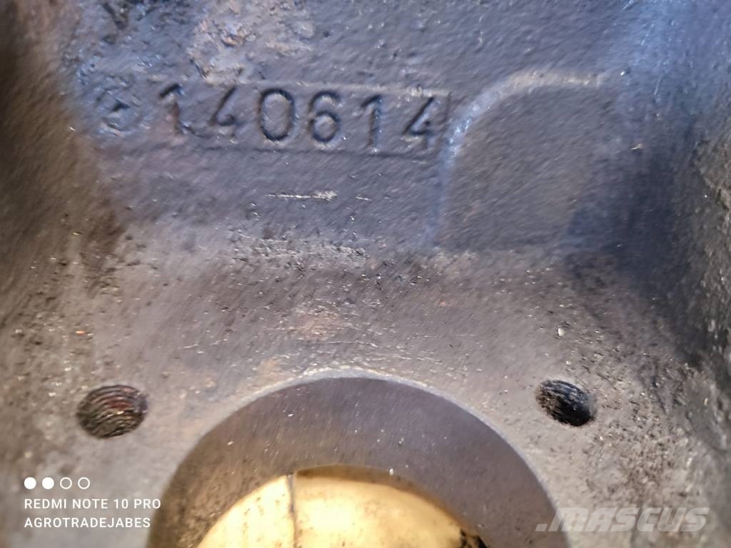 Steering knuckle 84196944 Hub 140614 New Holland T 轴
