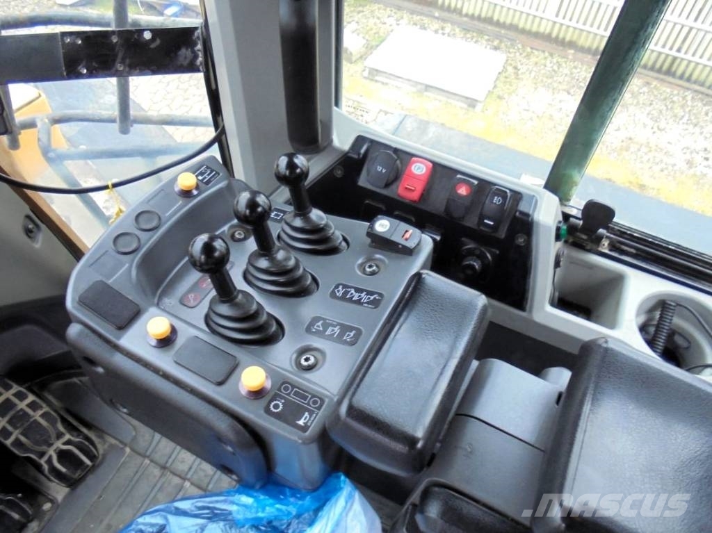 CAT 950 M Kolesni nakladalci
