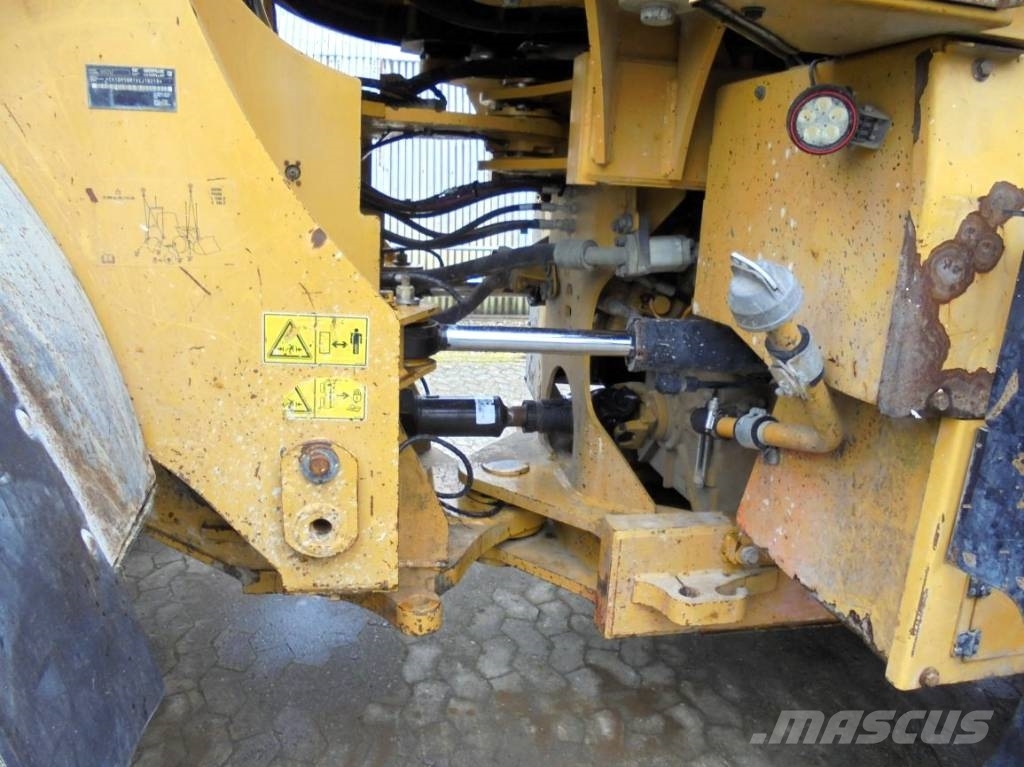 CAT 950 M Kolesni nakladalci