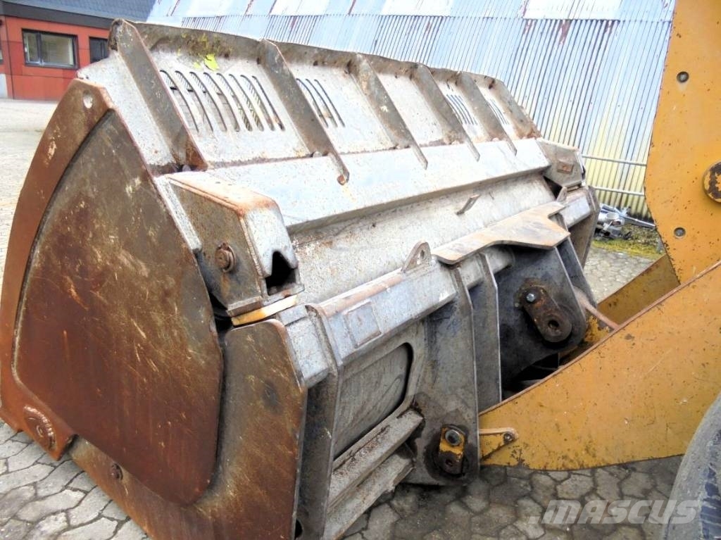 CAT 950 M Kolesni nakladalci
