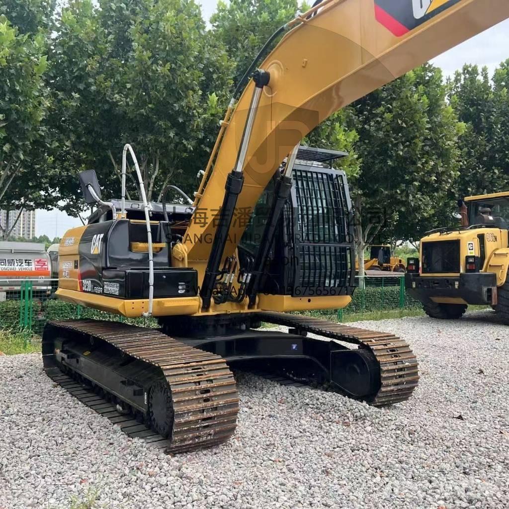 CAT 323 D Pelle sur chenilles