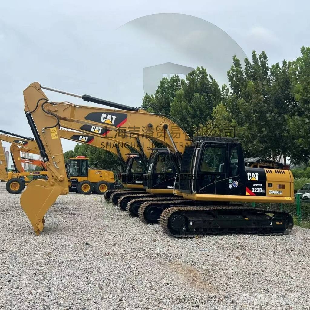 CAT 323 D Pelle sur chenilles