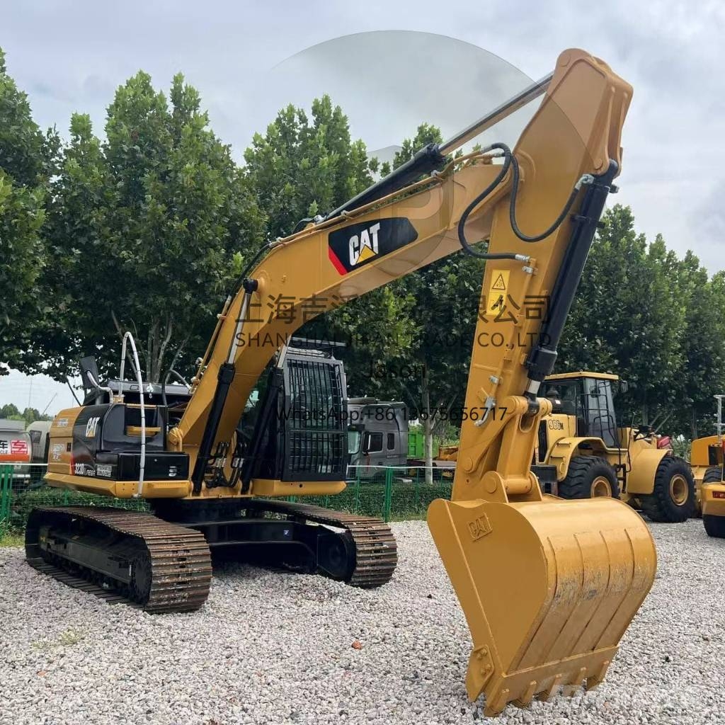 CAT 323 D Pelle sur chenilles