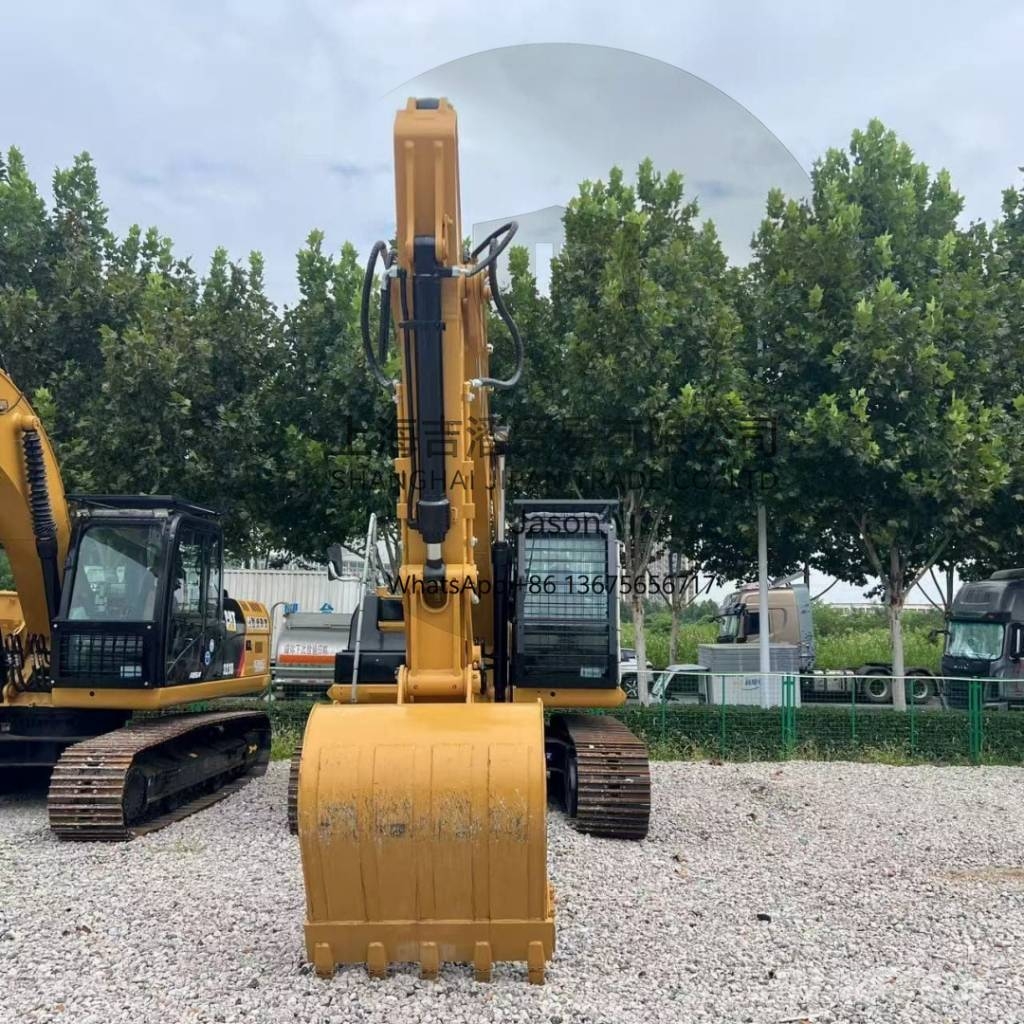 CAT 323 D Pelle sur chenilles