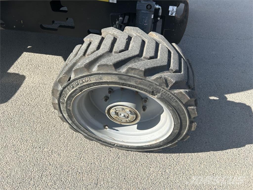 Genie Z-45/25XC (3204) Zglobne dvižne ploščadi