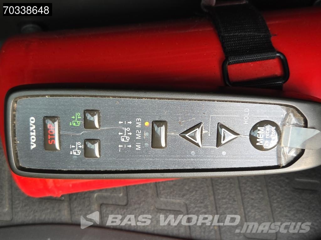 Volvo FH 460 4X2 Globe Mega 2x Tanks I-ParkCool Navi ACC Тягачі