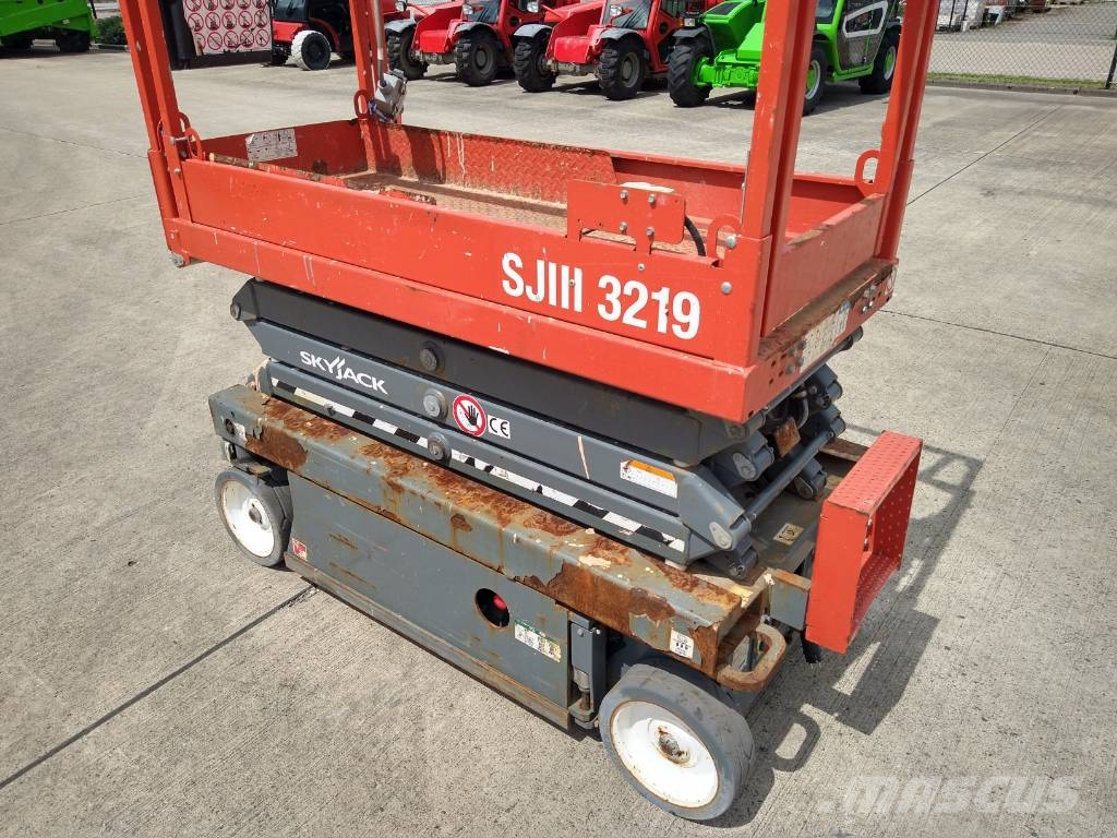 SkyJack SJ III 3219 (934) رافعات مقصية الشكل