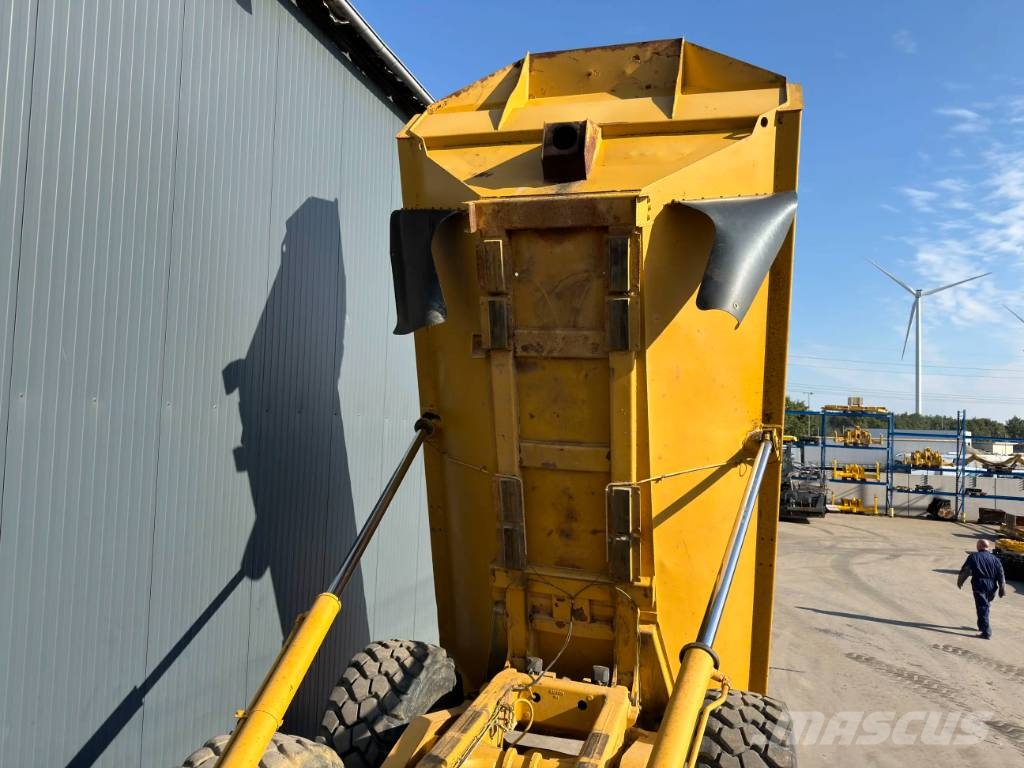 CAT 735 Knik dumptrucks