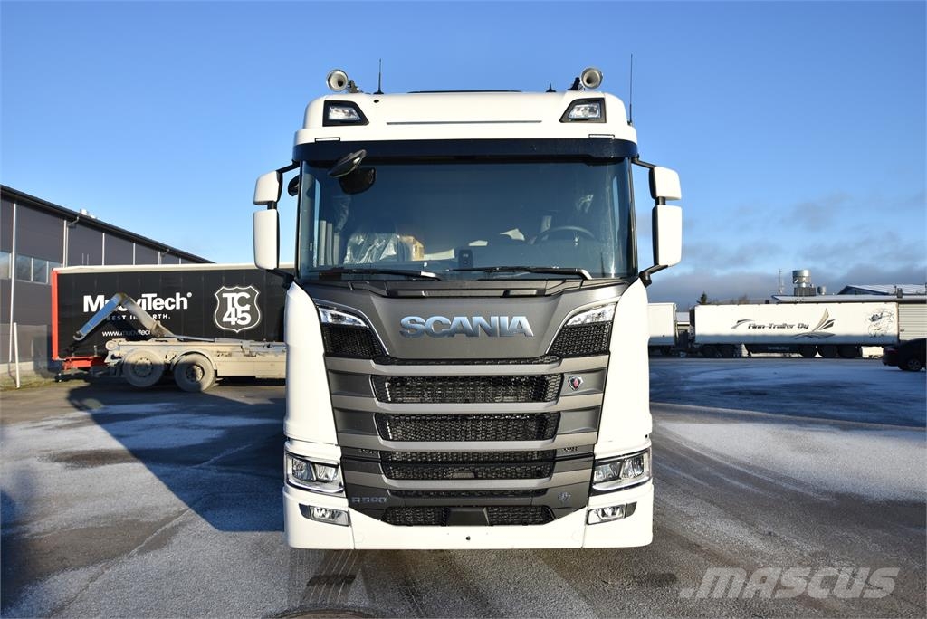 Scania R590 8X4 Camiones polibrazo