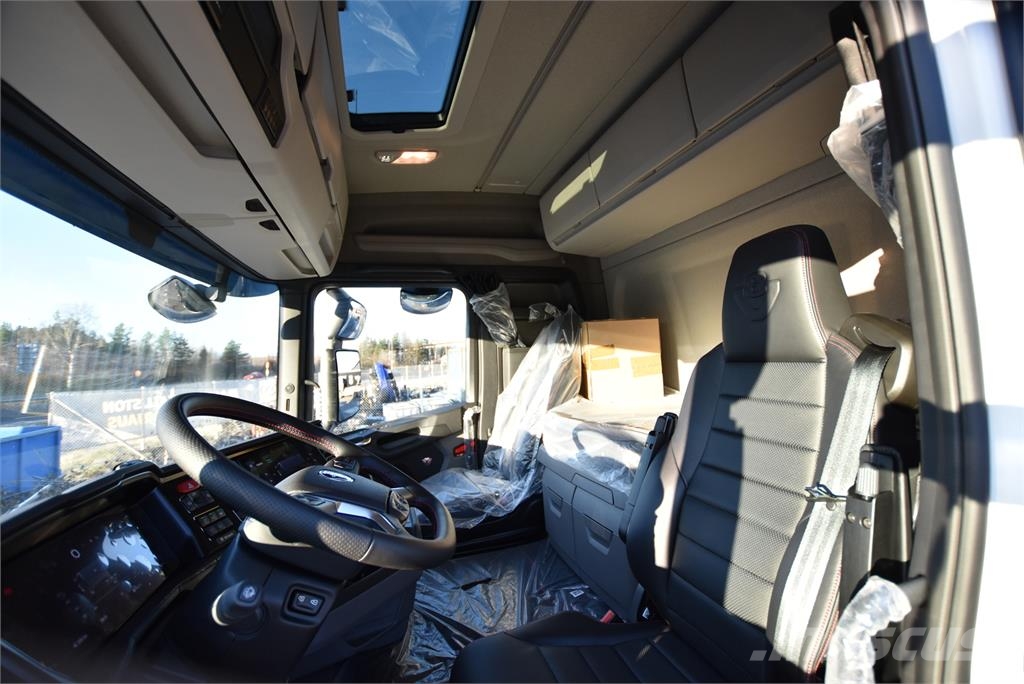 Scania R590 8X4 Camiones polibrazo