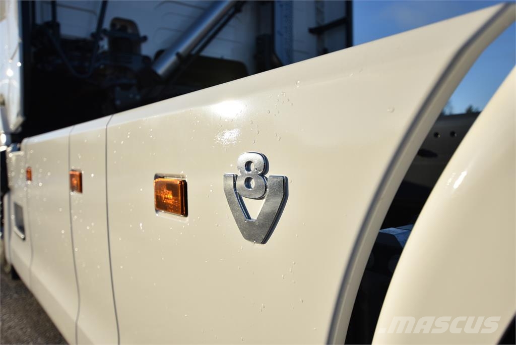 Scania R590 8X4 Camiones polibrazo