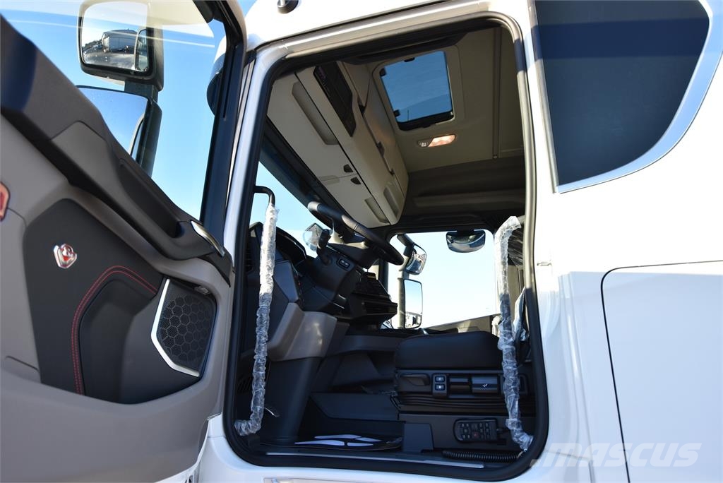 Scania R590 8X4 Camiones polibrazo