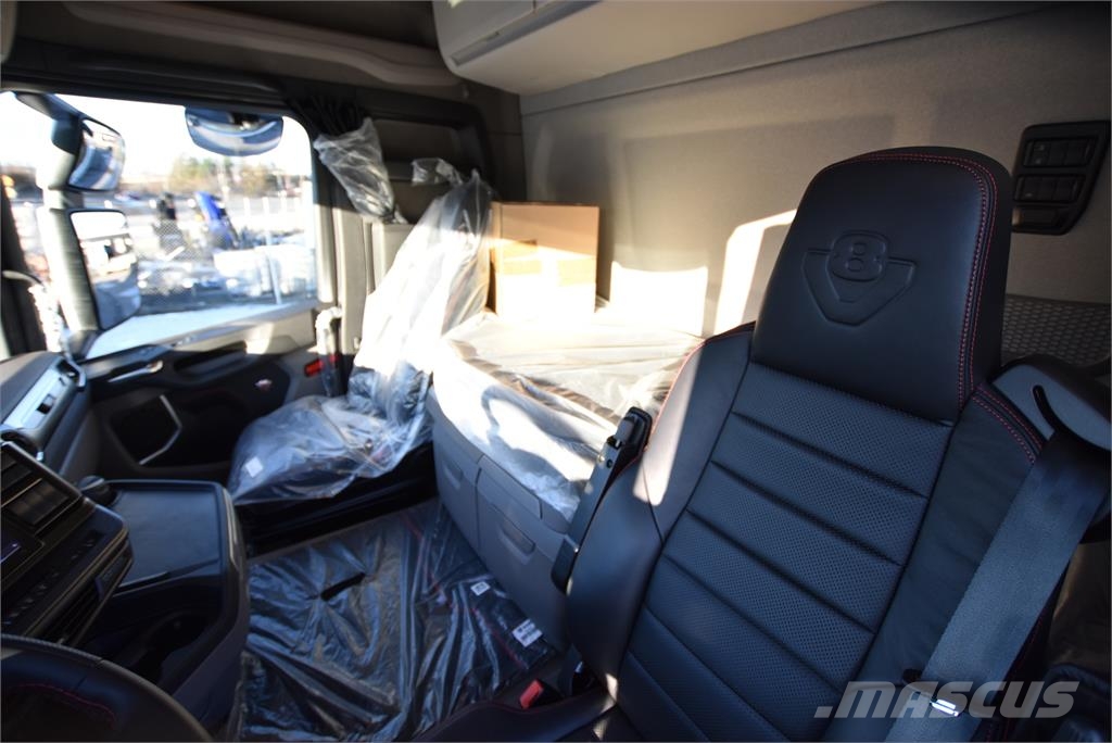 Scania R590 8X4 Camiones polibrazo
