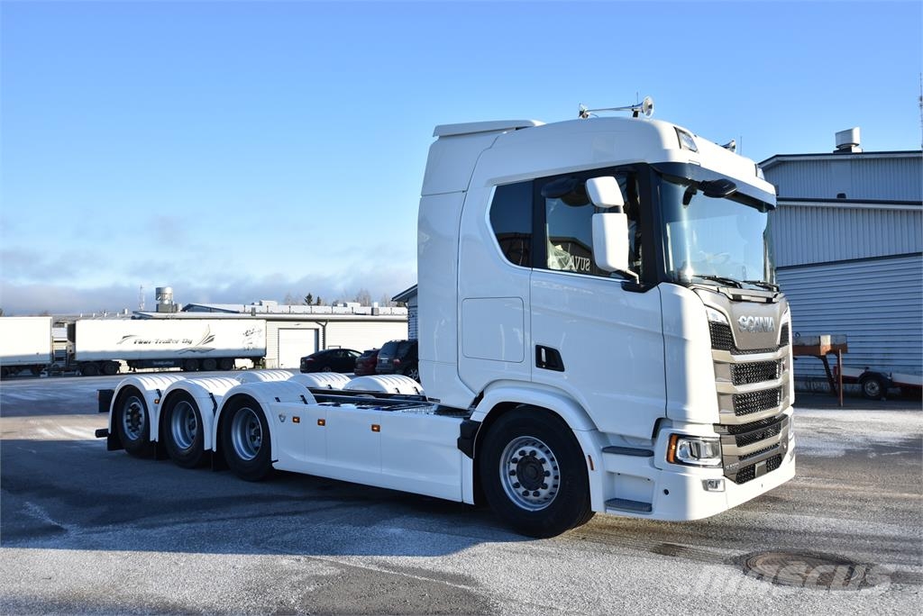 Scania R590 8X4 Camiones polibrazo