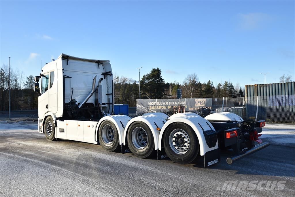 Scania R590 8X4 Camiones polibrazo