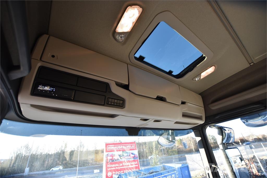 Scania R590 8X4 Camiones polibrazo