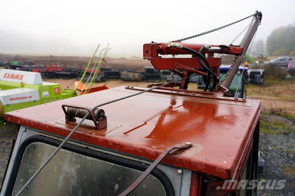 HYTT MED VINSCH OCH VAJERKRAN TILL MF 35 Other tractor accessories