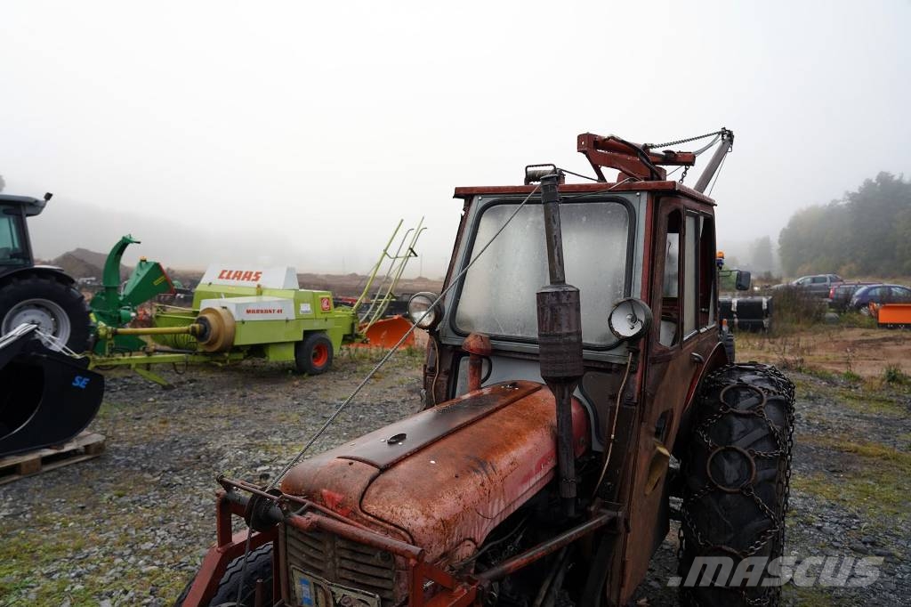 HYTT MED VINSCH OCH VAJERKRAN TILL MF 35 Other tractor accessories