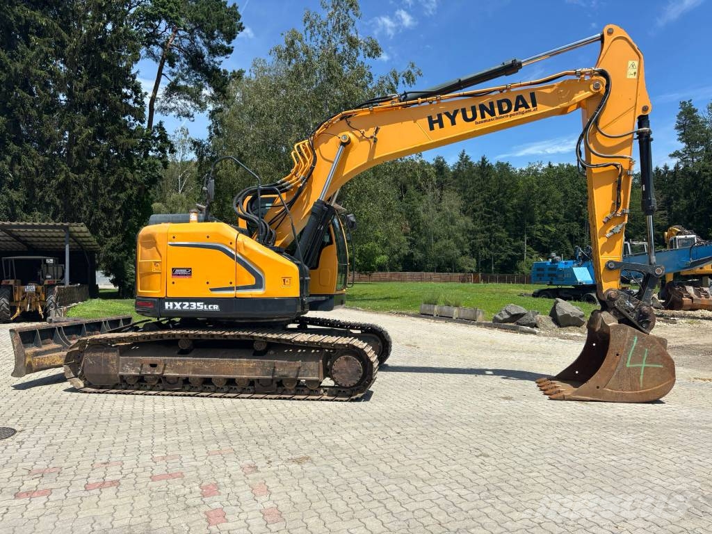 Hyundai HX 235 LCR حفارات زحافة
