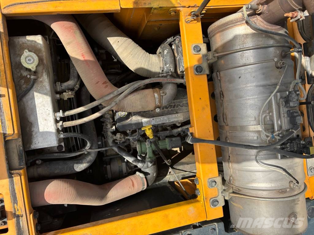 Hyundai HX 235 LCR حفارات زحافة